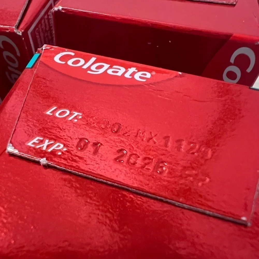 Colgate Optic White Stain Fighter Toothpaste, Fresh Mint Gel, 4.2oz (4 pk) - Picture 5 of 5